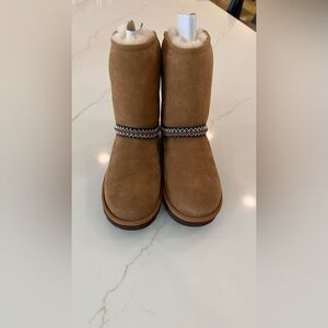UGG Classic Short Crescent Boot